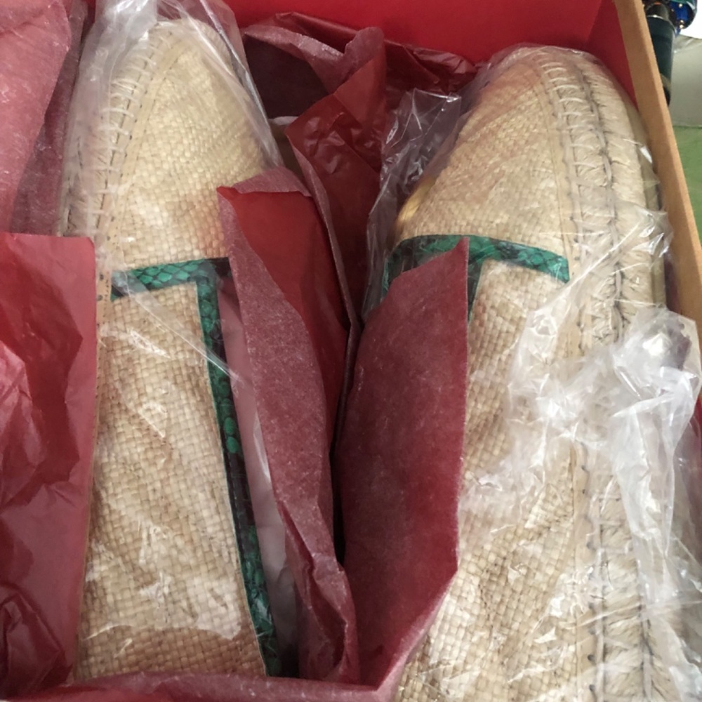 Authentic Gucci Shoes - Picture 5 of 6